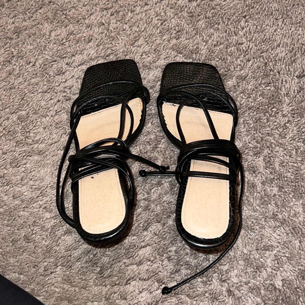 Black lace up heels from Amazon, size 10 in women, heel length: 2.5 inches